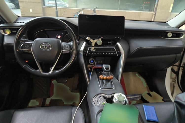 Used Toyota Harrier 2022 2.0L CVT Two-Wheel Drive Deluxe Edition Center Console