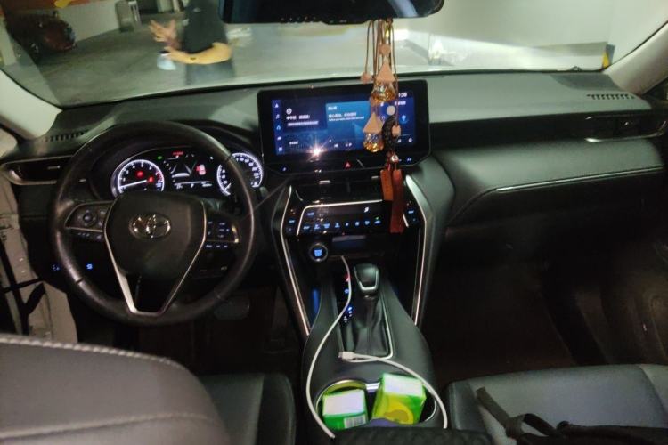Used Toyota Harrier 2022 2.0L CVT Two-Wheel Drive Deluxe Edition Center Console