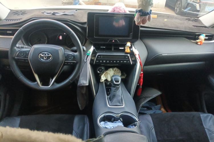 Used Toyota Harrier 2022 2.0L CVT Two-Wheel Drive Luxury Edition Center Console