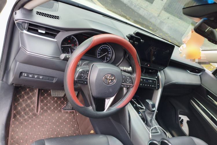 Used Toyota Harrier 2022 2.0L CVT Two-Wheel Drive Deluxe Edition Center Console