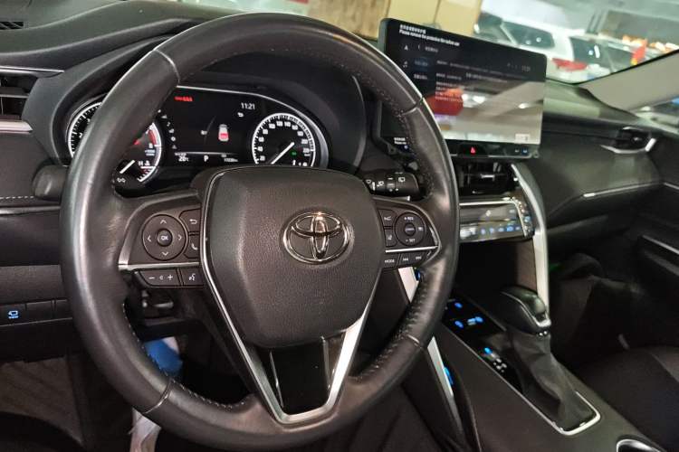 Used Toyota Harrier 2022 2.0L CVT Two-Wheel Drive Deluxe Edition Center Console