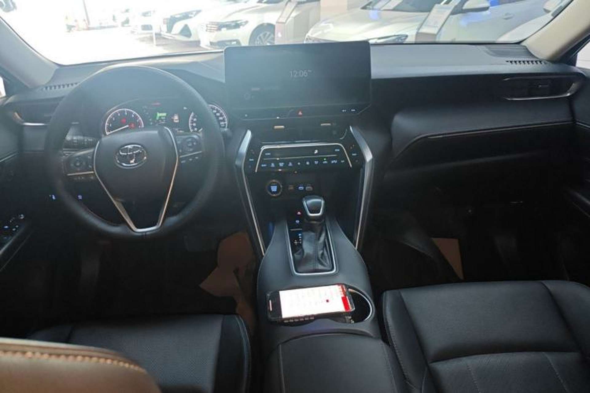 Used Toyota Harrier 2022 2.0L CVT Two-Wheel Drive Deluxe Edition Center Console