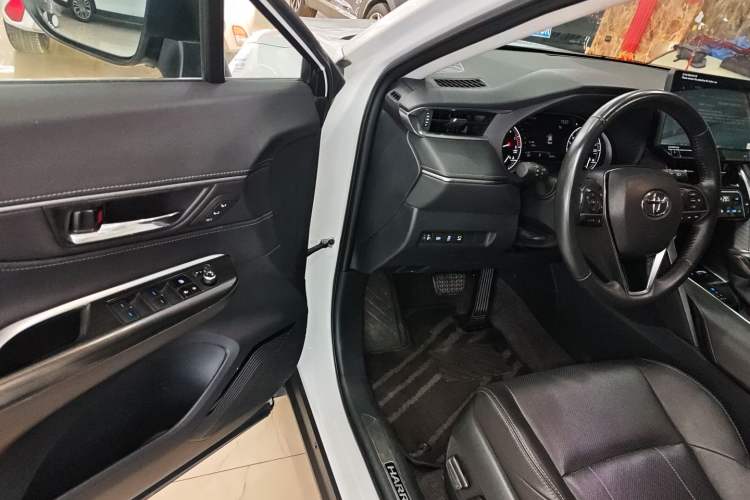Used Toyota Harrier 2022 2.0L CVT Two-Wheel Drive Deluxe Edition Driver Seat