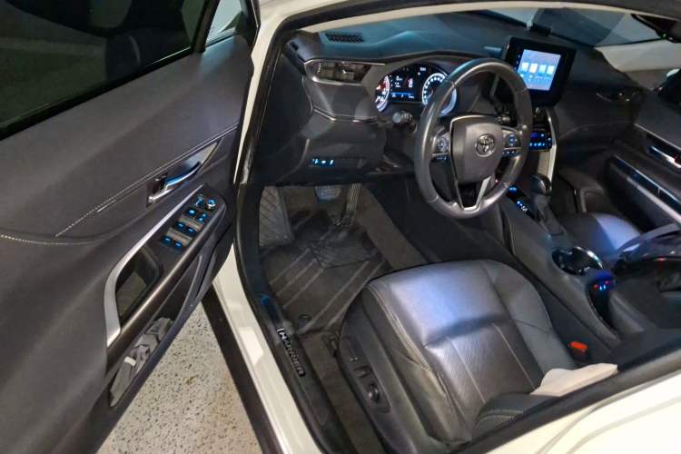 Used Toyota Harrier 2022 2.0L CVT Two-Wheel Drive Luxury Edition Driver Seat
