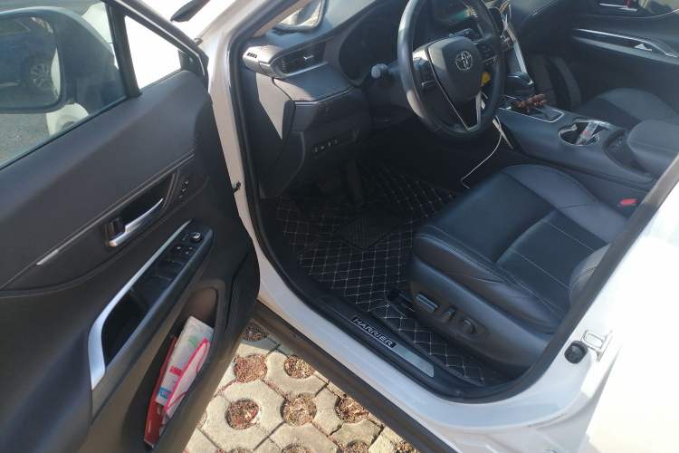 Used Toyota Harrier 2022 2.0L CVT Two-Wheel Drive Deluxe Edition Driver Seat