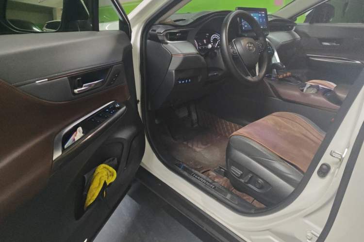 Used Toyota Harrier 2022 2.0L CVT Two-Wheel Drive Deluxe Edition Driver Seat