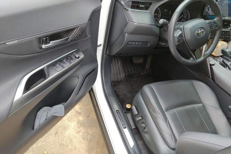 Used Toyota Harrier 2022 2.0L CVT Two-Wheel Drive Deluxe Edition Driver Seat