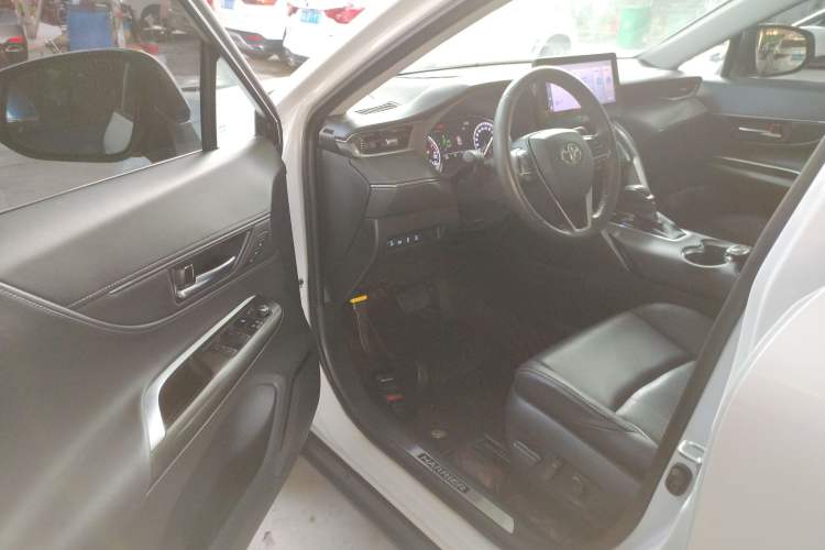 Used Toyota Harrier 2022 2.0L CVT Two-Wheel Drive Deluxe Edition Driver Seat