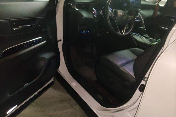 Used Toyota Harrier 2022 2.0L CVT Two-Wheel Drive Deluxe Edition Driver Seat
