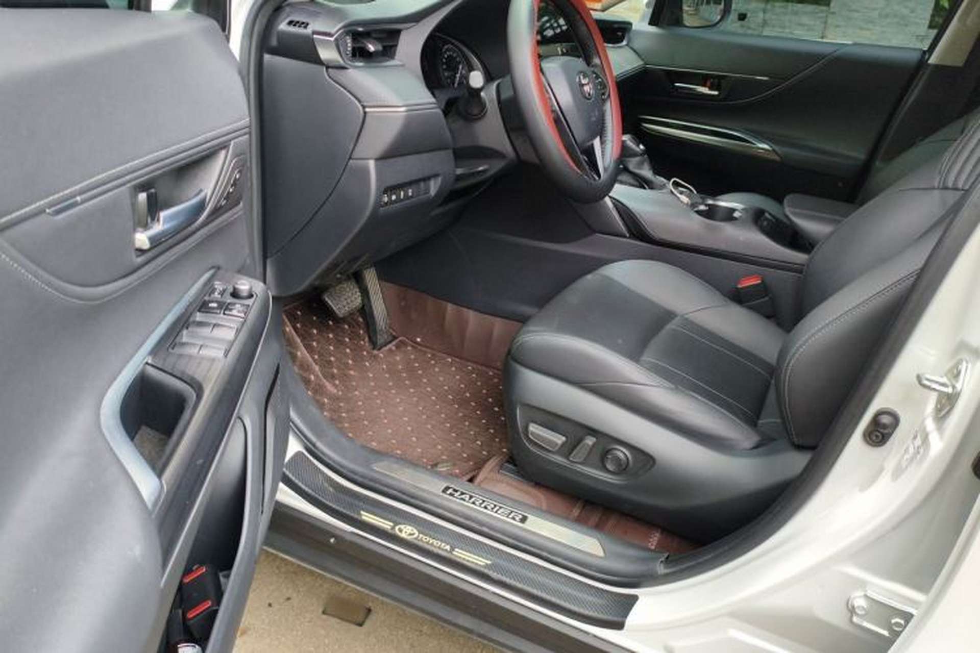 Used Toyota Harrier 2022 2.0L CVT Two-Wheel Drive Deluxe Edition Driver Seat