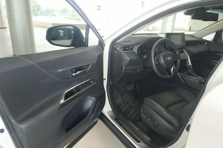 Used Toyota Harrier 2022 2.0L CVT Two-Wheel Drive Luxury Edition Driver Seat
