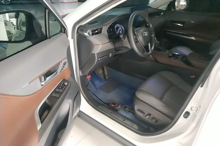 Used Toyota Harrier 2022 2.0L CVT Two-Wheel Drive Deluxe Edition Driver Seat