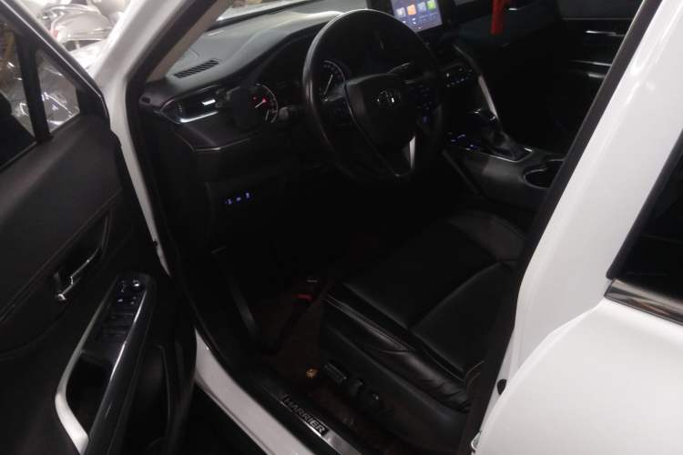 Used Toyota Harrier 2022 2.0L CVT Two-Wheel Drive Deluxe Edition Driver Seat