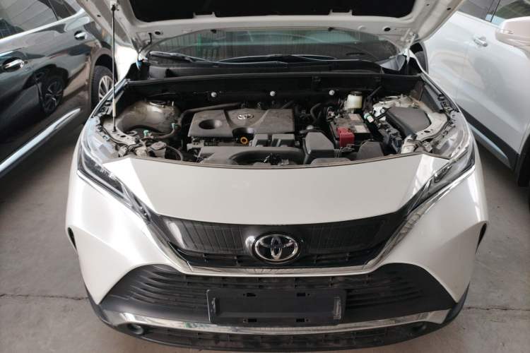 Used Toyota Harrier 2022 2.0L CVT Two-Wheel Drive Entry Version Engine Bay