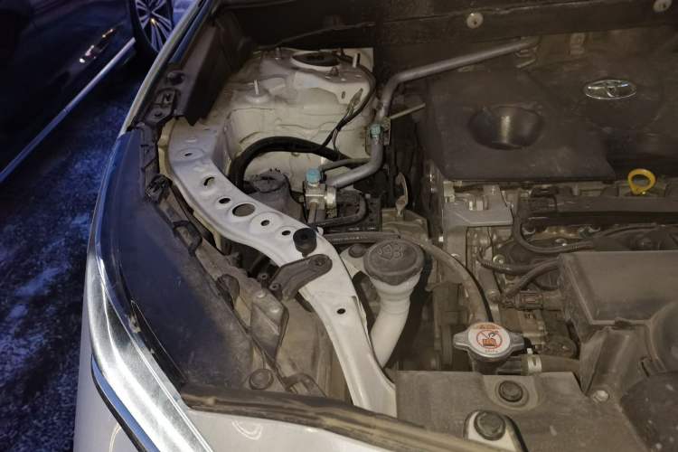 Used Toyota Harrier 2022 2.0L CVT Two-Wheel Drive Entry Version Engine Bay Right