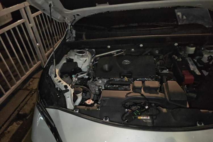 Used Toyota Harrier 2022 2.0L CVT Two-Wheel Drive Luxury Edition Engine Bay Right