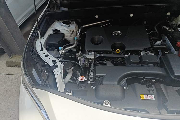 Used Toyota Harrier 2022 2.0L CVT Two-Wheel Drive Deluxe Edition Engine Bay Right