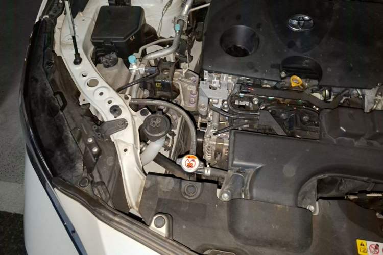 Used Toyota Harrier 2022 2.0L CVT Two-Wheel Drive Luxury Edition Engine Bay Right