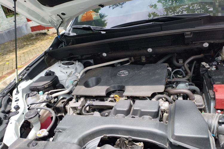 Used Toyota Harrier 2022 2.0L CVT Two-Wheel Drive Deluxe Edition Engine Bay Right