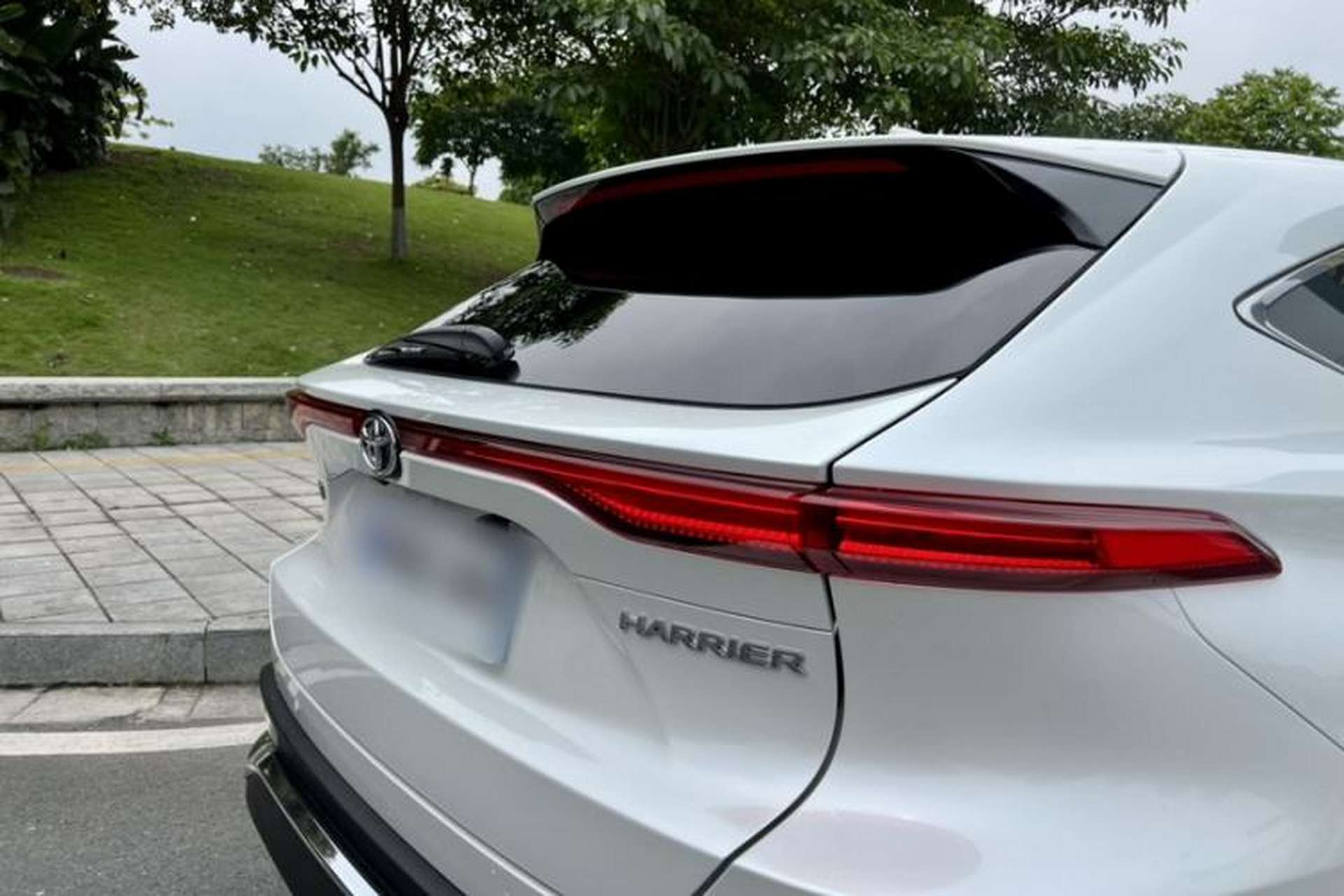 Used Toyota Harrier 2022 2.0L CVT Two-Wheel Drive Deluxe Edition Exterior 2