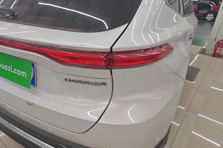 Used Toyota Harrier 2022 2.0L CVT Two-Wheel Drive Deluxe Edition Exterior 3