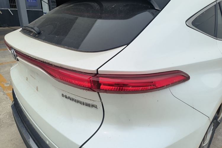 Used Toyota Harrier 2022 2.0L CVT Two-Wheel Drive Deluxe Edition Exterior 3