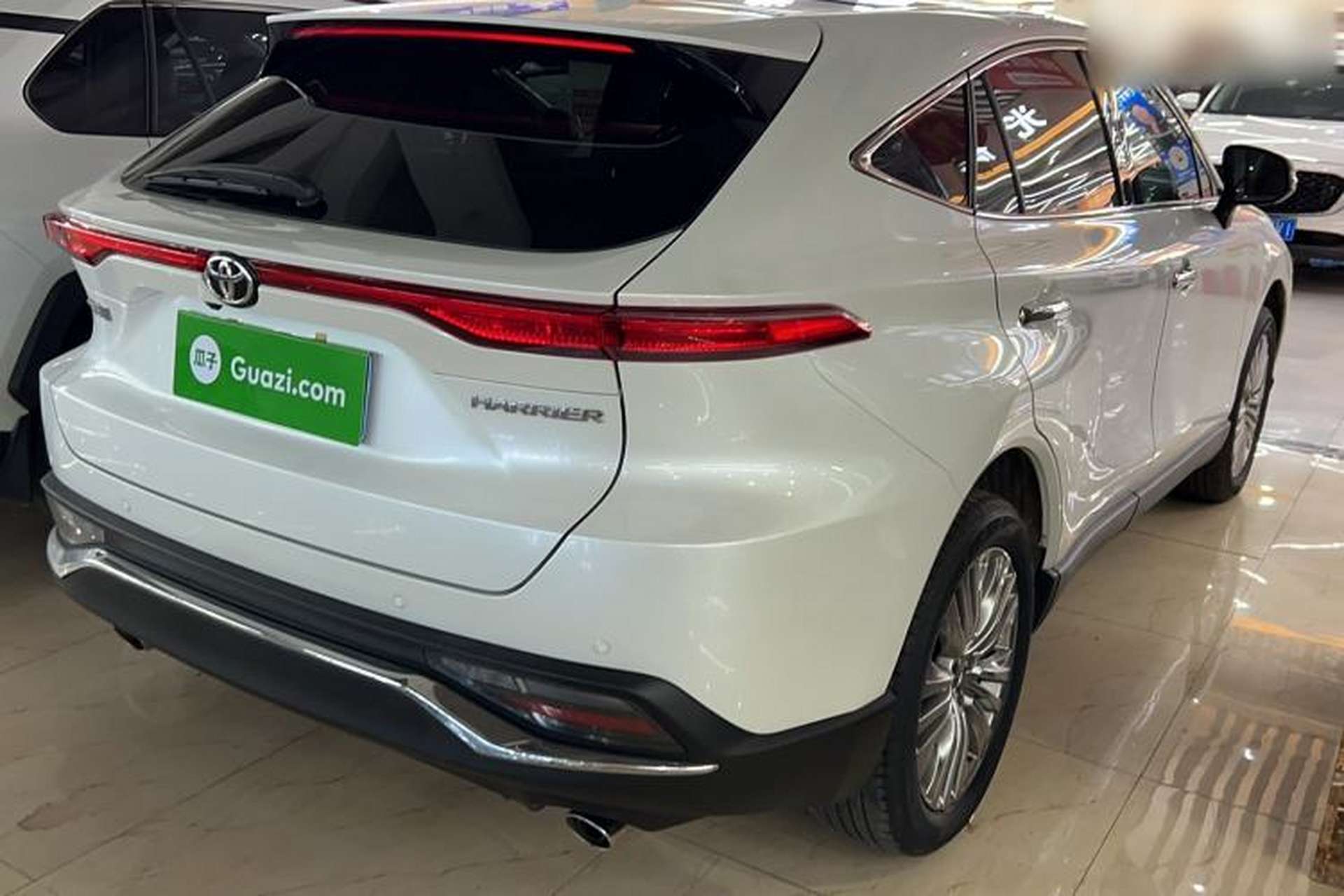 Used Toyota Harrier 2022 2.0L CVT Two-Wheel Drive Deluxe Edition Exterior 3
