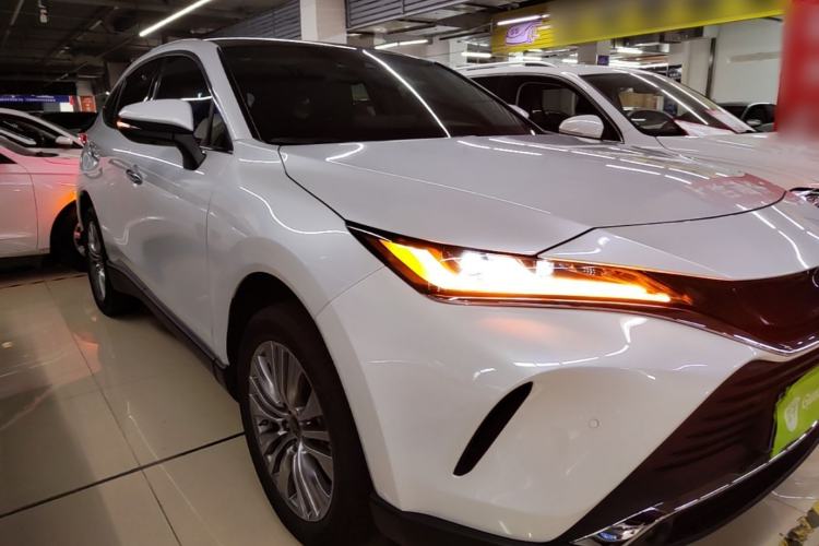 Used Toyota Harrier 2022 2.0L CVT Two-Wheel Drive Deluxe Edition Front Right 45 Deg