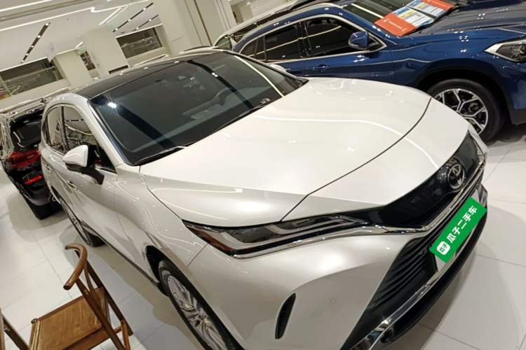 Used Toyota Harrier 2022 2.0L CVT Two-Wheel Drive Deluxe Edition Front Right 45 Deg