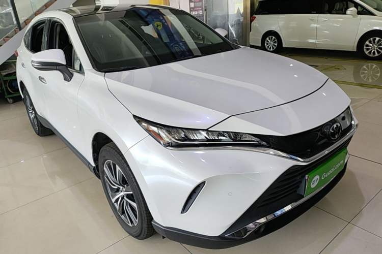 Used Toyota Harrier 2022 2.0L CVT Two-Wheel Drive Luxury Edition Front Right 45 Deg