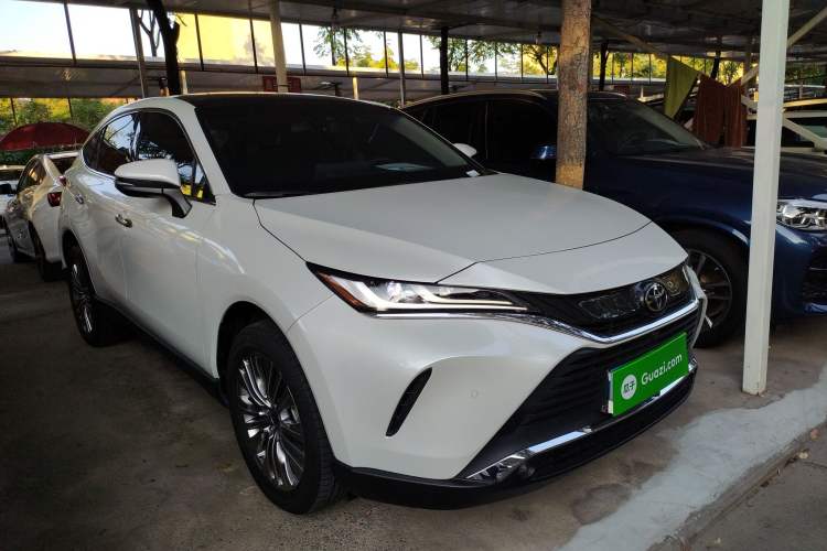 Used Toyota Harrier 2022 2.0L CVT Two-Wheel Drive Deluxe Edition Front Right 45 Deg