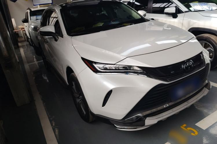 Used Toyota Harrier 2022 2.0L CVT Two-Wheel Drive Deluxe Edition Front Right 45 Deg