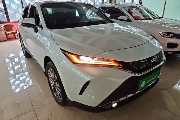 Used Toyota Harrier 2022 2.0L CVT Two-Wheel Drive Deluxe Edition Front Right 45 Deg