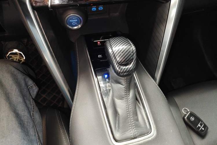 Used Toyota Harrier 2022 Dual-Engine 2.5L CVT Four-Wheel Drive Luxury Edition Gear Lever