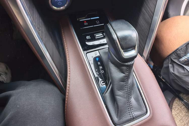 Used Toyota Harrier 2022 Dual-Engine 2.5L CVT Four-Wheel Drive Luxury Edition Gear Lever