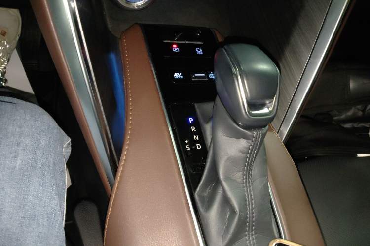 Used Toyota Harrier 2022 Dual-Engine 2.5L CVT Four-Wheel Drive Luxury Edition Gear Lever