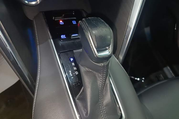 Used Toyota Harrier 2022 Dual-Engine 2.5L CVT Four-Wheel Drive Luxury Edition Gear Lever