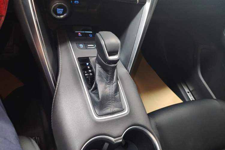 Used Toyota Harrier 2022 2.0L CVT Two-Wheel Drive Deluxe Edition Gear Lever