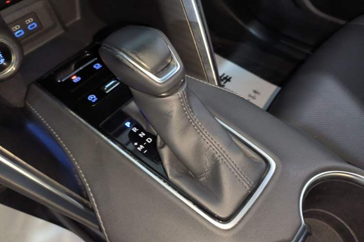 Used Toyota Harrier 2022 2.0L CVT Two-Wheel Drive Deluxe Edition Gear Lever