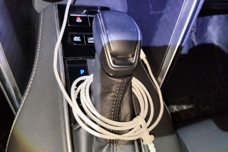 Used Toyota Harrier 2022 Dual-Engine 2.5L CVT Four-Wheel Drive Luxury Edition Gear Lever