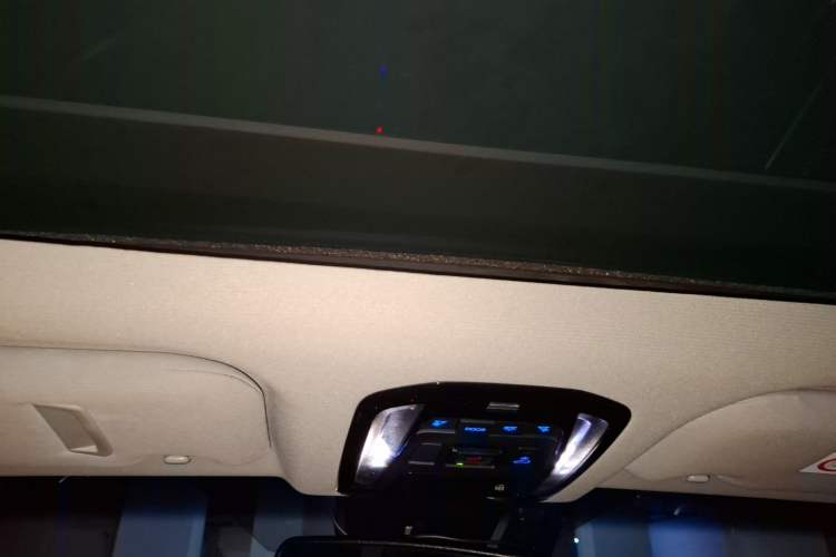 Used Toyota Harrier 2022 2.0L CVT Two-Wheel Drive Luxury Edition Headliner