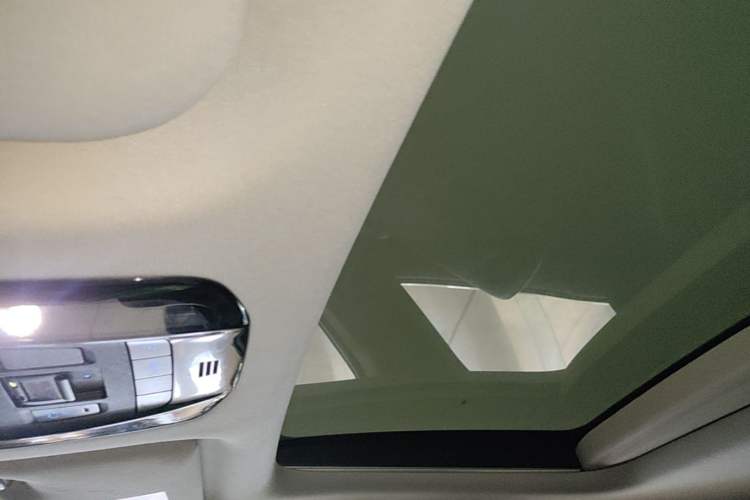 Used Toyota Harrier 2022 2.0L CVT Two-Wheel Drive Luxury Edition Headliner