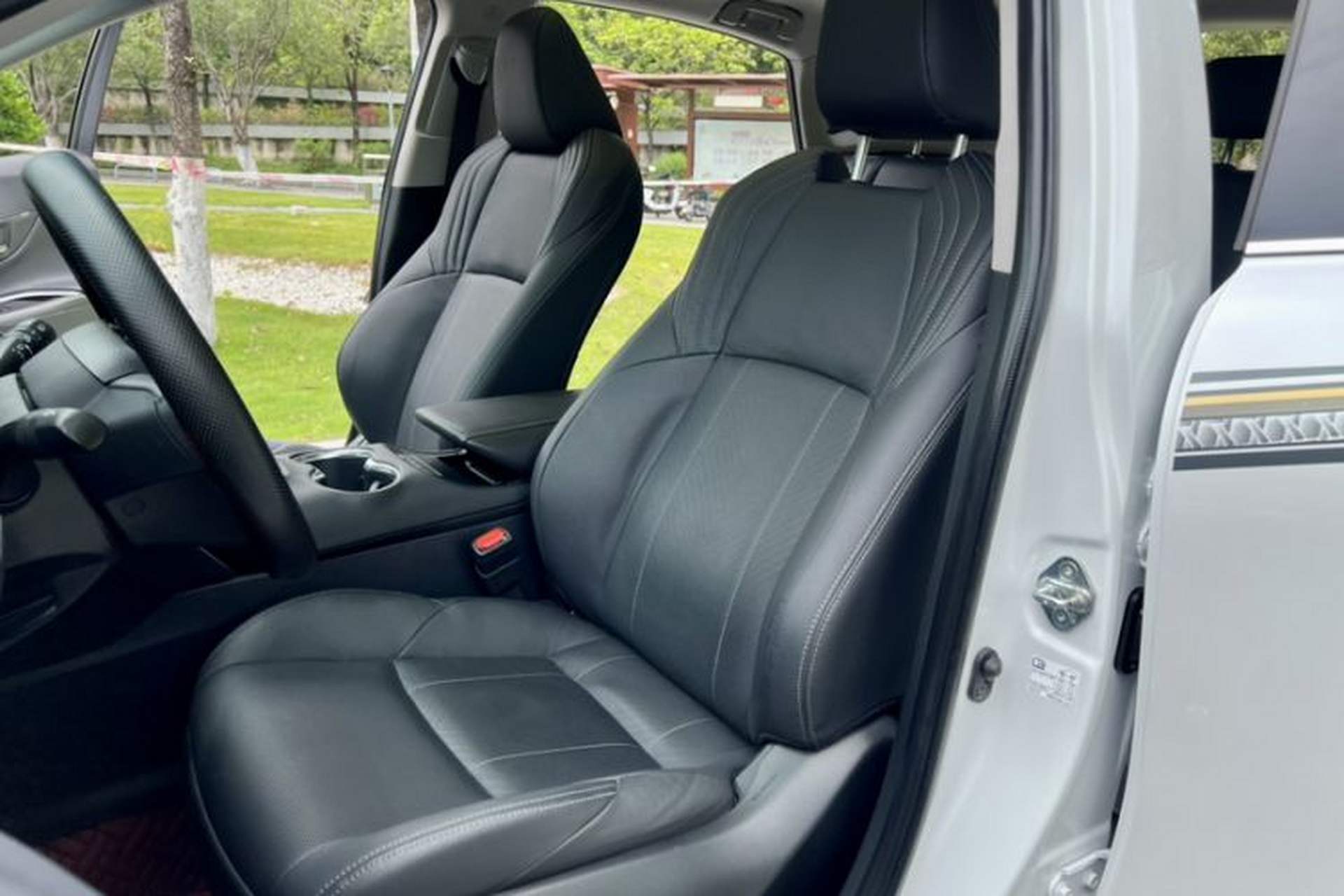 Used Toyota Harrier 2022 2.0L CVT Two-Wheel Drive Deluxe Edition Interior 1