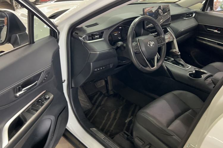 Used Toyota Harrier 2022 2.0L CVT Two-Wheel Drive Deluxe Edition Interior 2