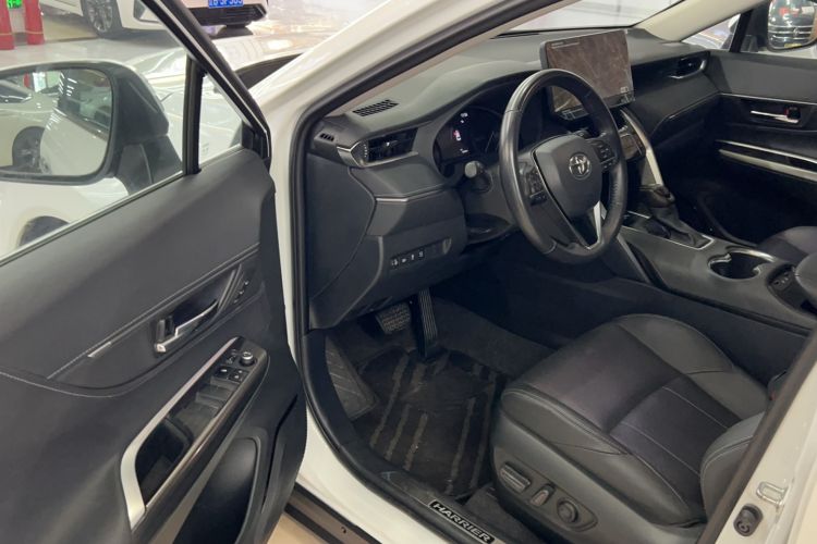 Used Toyota Harrier 2022 2.0L CVT Two-Wheel Drive Deluxe Edition Interior 2