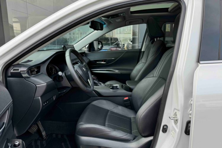 Used Toyota Harrier 2022 2.0L CVT Two-Wheel Drive Luxury Edition Interior 2