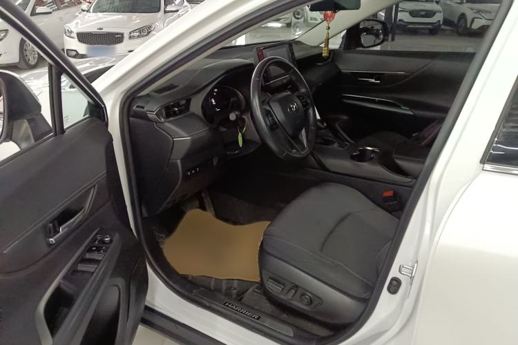Used Toyota Harrier 2022 2.0L CVT Two-Wheel Drive Entry Version Interior 2
