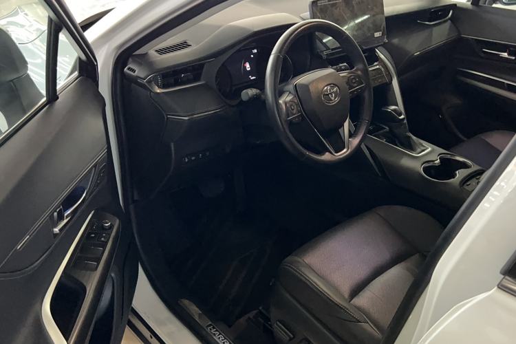 Used Toyota Harrier 2022 2.0L CVT Two-Wheel Drive Deluxe Edition Interior 2