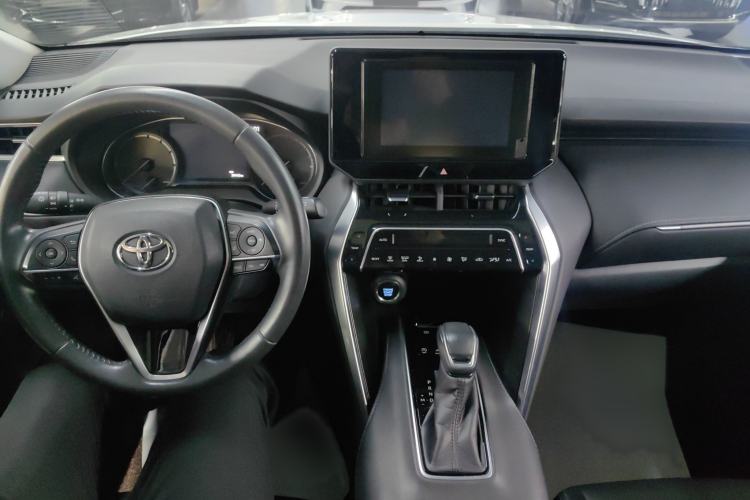 Used Toyota Harrier 2022 2.0L CVT Two-Wheel Drive Luxury Edition Interior 3