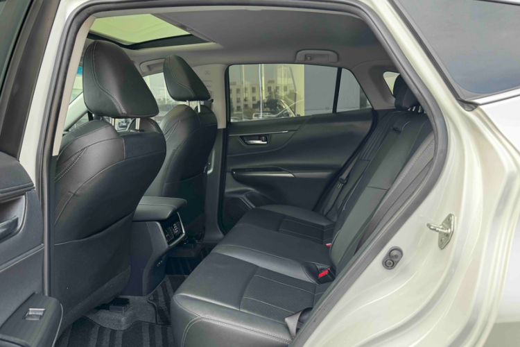 Used Toyota Harrier 2022 2.0L CVT Two-Wheel Drive Luxury Edition Interior 3